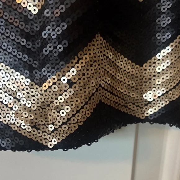 Karen Kane Black and Gold Chevron Sequin Tank Top L - Picture 6 of 6